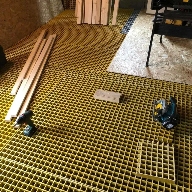 Gulvarbeid inne i bolig