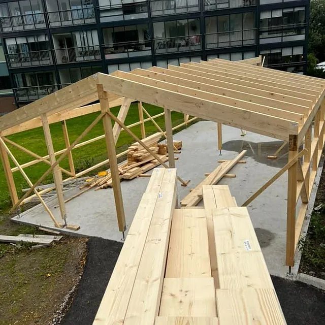 Nybygg utenfor boligblokk